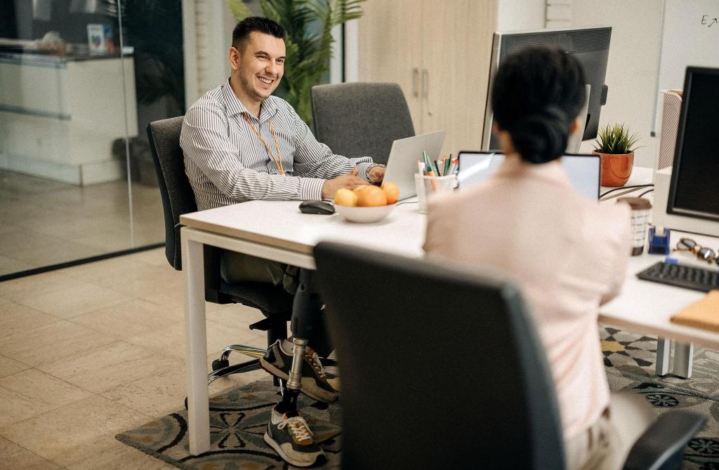 pay-office-workers-in-communal-workspace