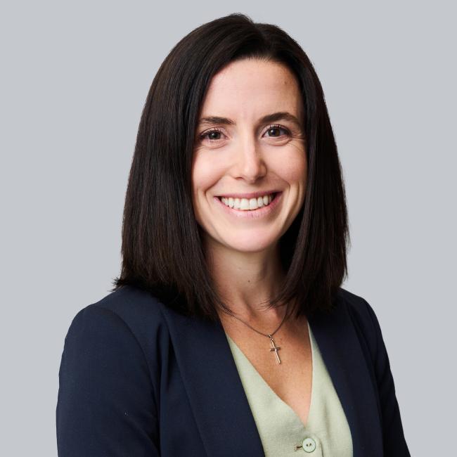 Laurie Main headshot