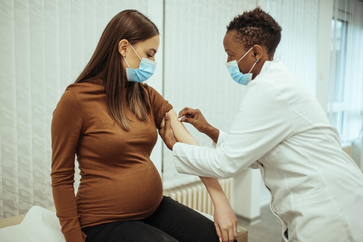 Pregnant woman receiving COVID vaccine 