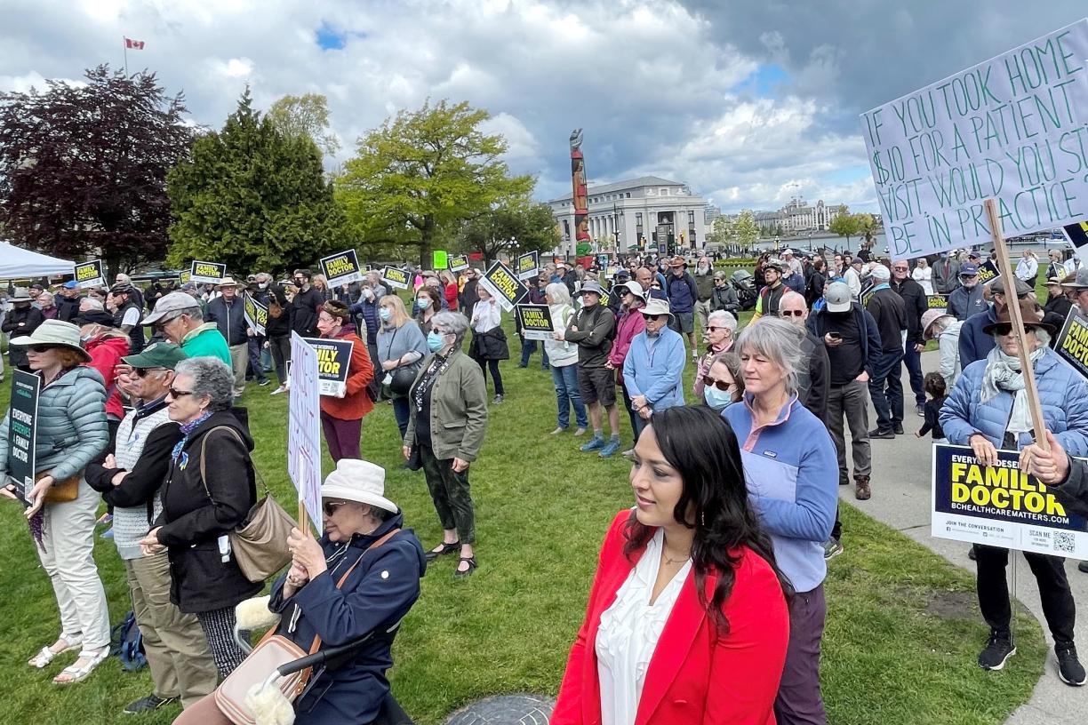 Rally on the front lawn of the legislature