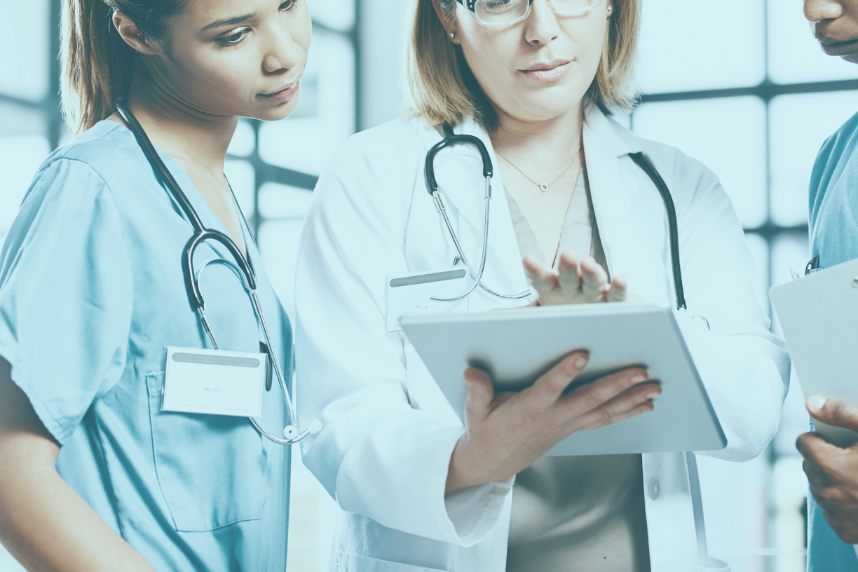 stock_doctor_nurse_team_clipboard_talking.png
