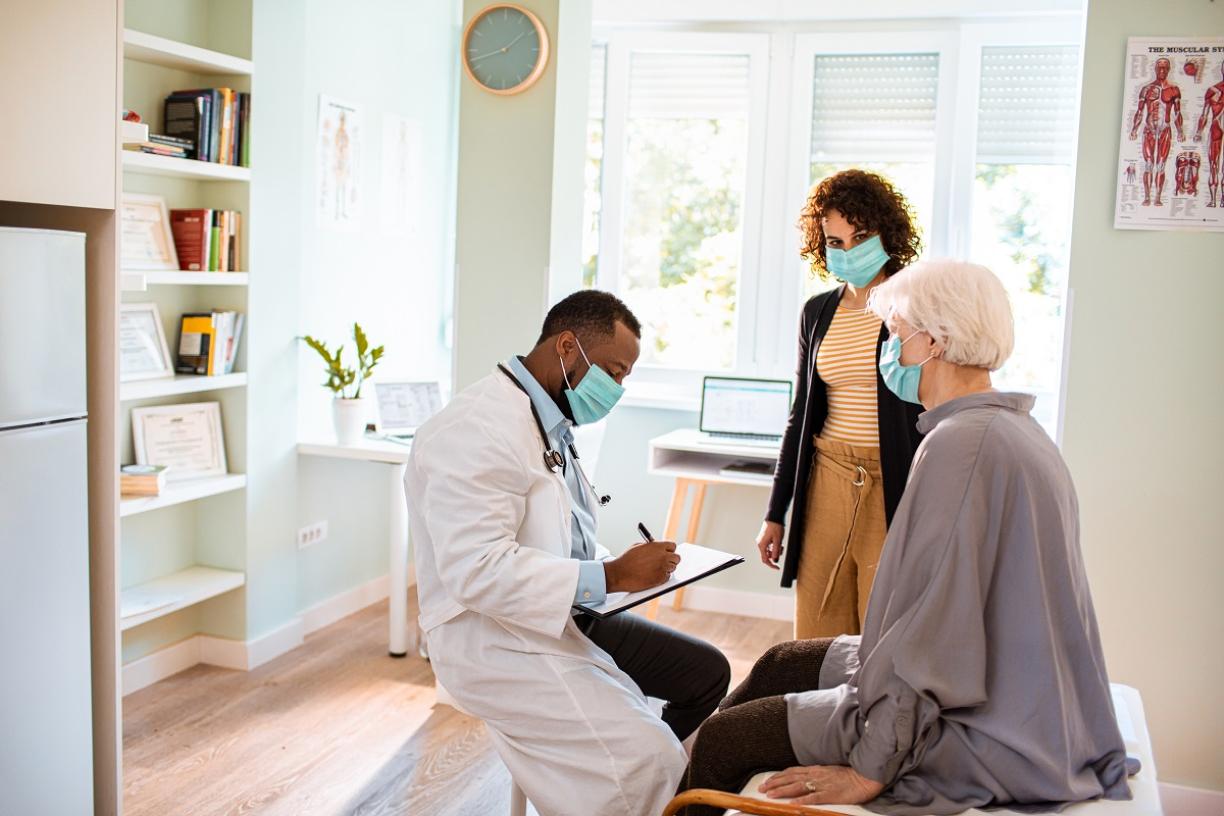 covid_masks_family_doctor_patients_clinic_appointment_stock_photography_id_363252-_twitter.jpg