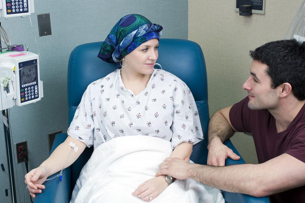 female_cancer_patient_hospital_receiving_chemotherapy_istock_8909796_photo_id_112752.jpg
