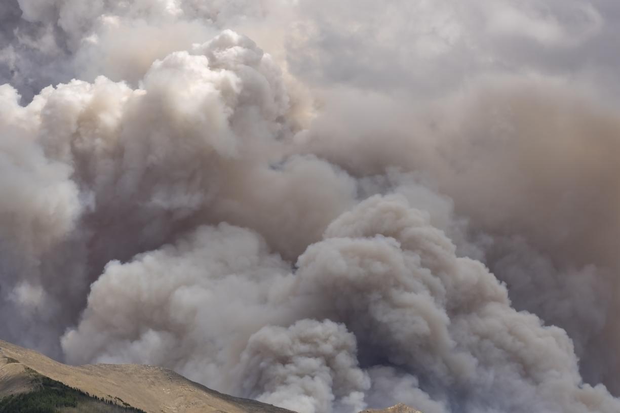 forest_fire_smoke_on_mount_shank_in_kootenay_national_park_stock_photography_id_234293.jpg