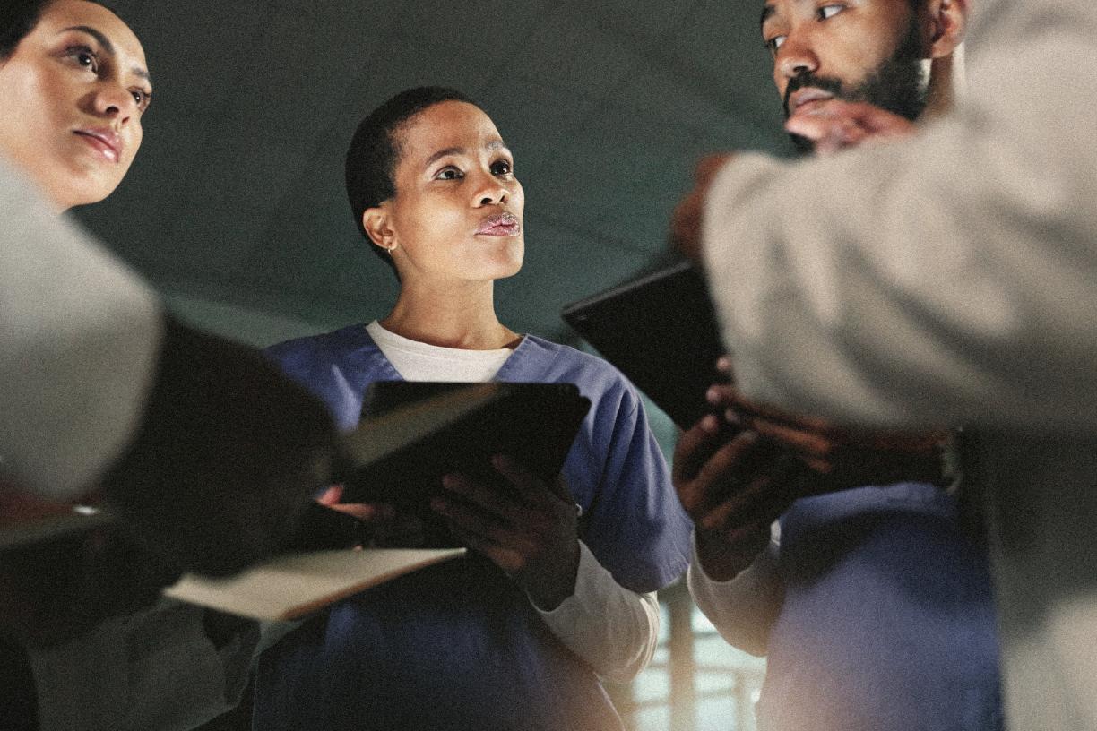 medical_team_meeting_in_the_evening_adobestock_735764453.jpg