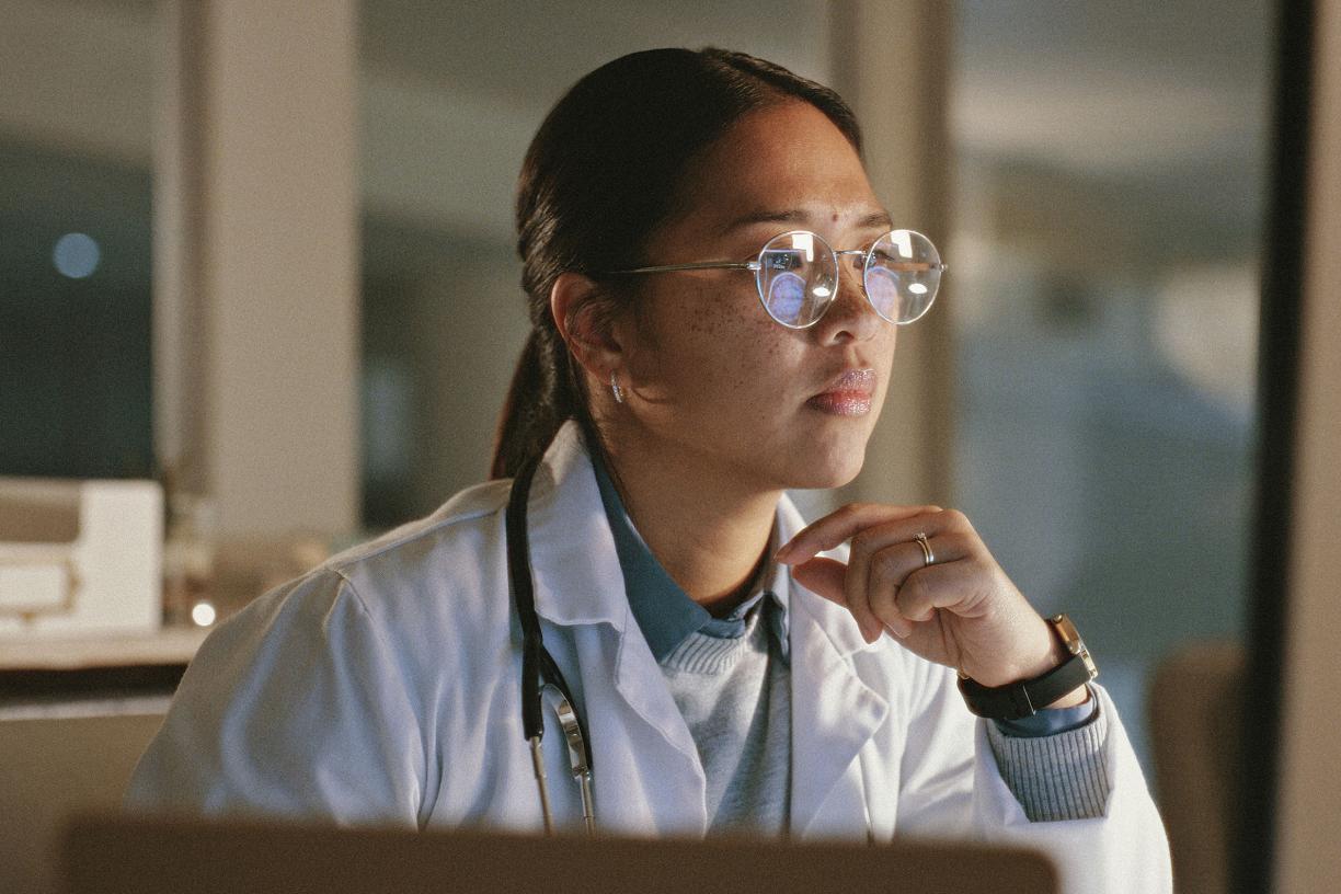 Doctor looking at a screen.